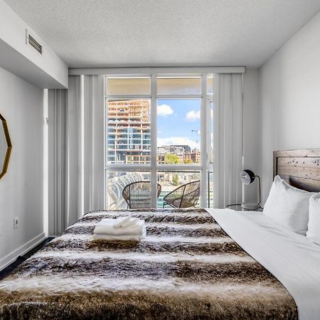Family Oriented Downtown Toronto 2Bdrm Condo With Parking & Office Space Екстер'єр фото