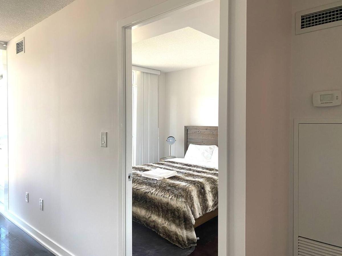 Family Oriented Downtown Toronto 2Bdrm Condo With Parking & Office Space Екстер'єр фото