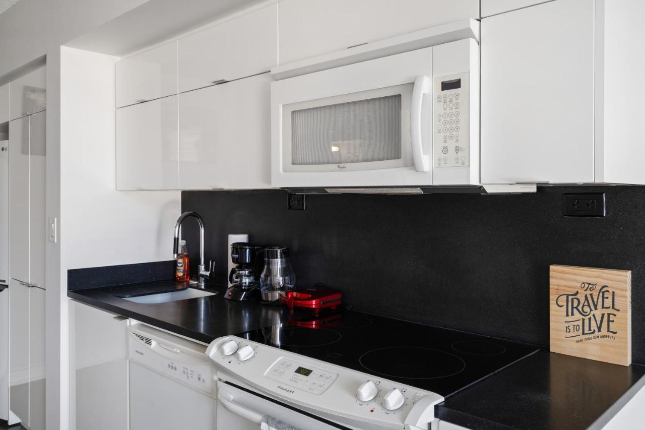 Family Oriented Downtown Toronto 2Bdrm Condo With Parking & Office Space Екстер'єр фото
