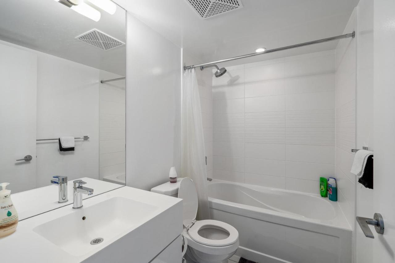 Family Oriented Downtown Toronto 2Bdrm Condo With Parking & Office Space Екстер'єр фото