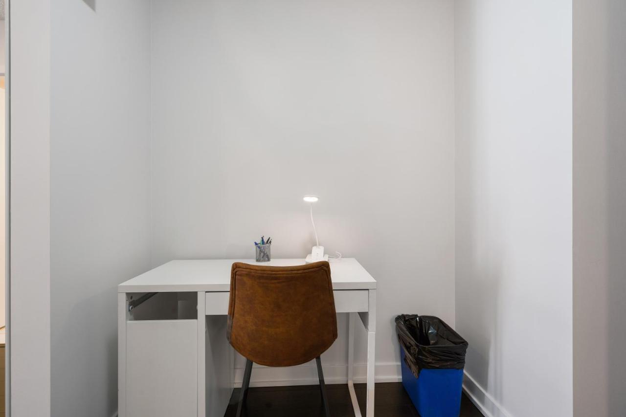 Family Oriented Downtown Toronto 2Bdrm Condo With Parking & Office Space Екстер'єр фото