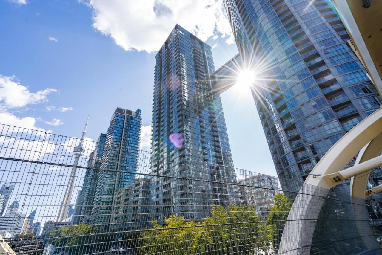 Family Oriented Downtown Toronto 2Bdrm Condo With Parking & Office Space Екстер'єр фото