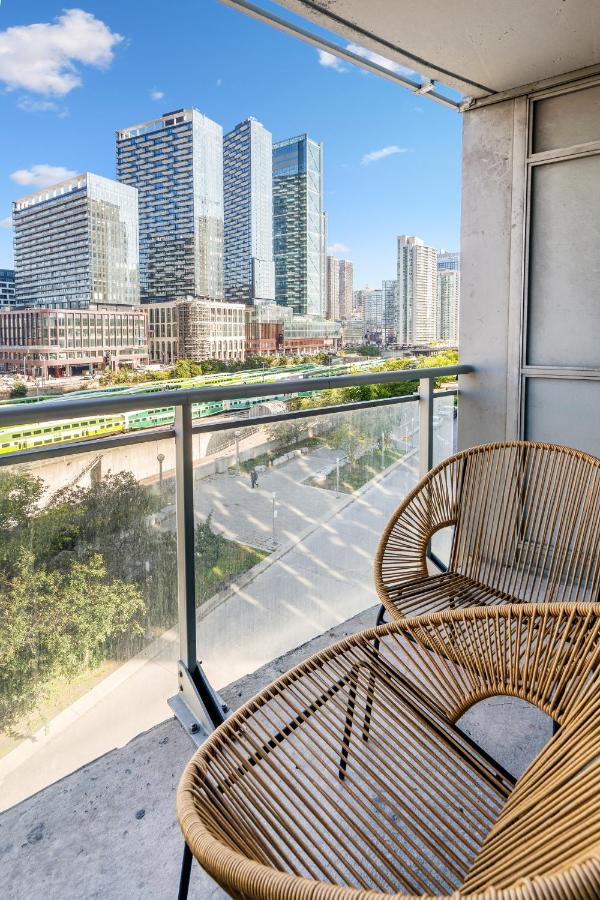 Family Oriented Downtown Toronto 2Bdrm Condo With Parking & Office Space Екстер'єр фото