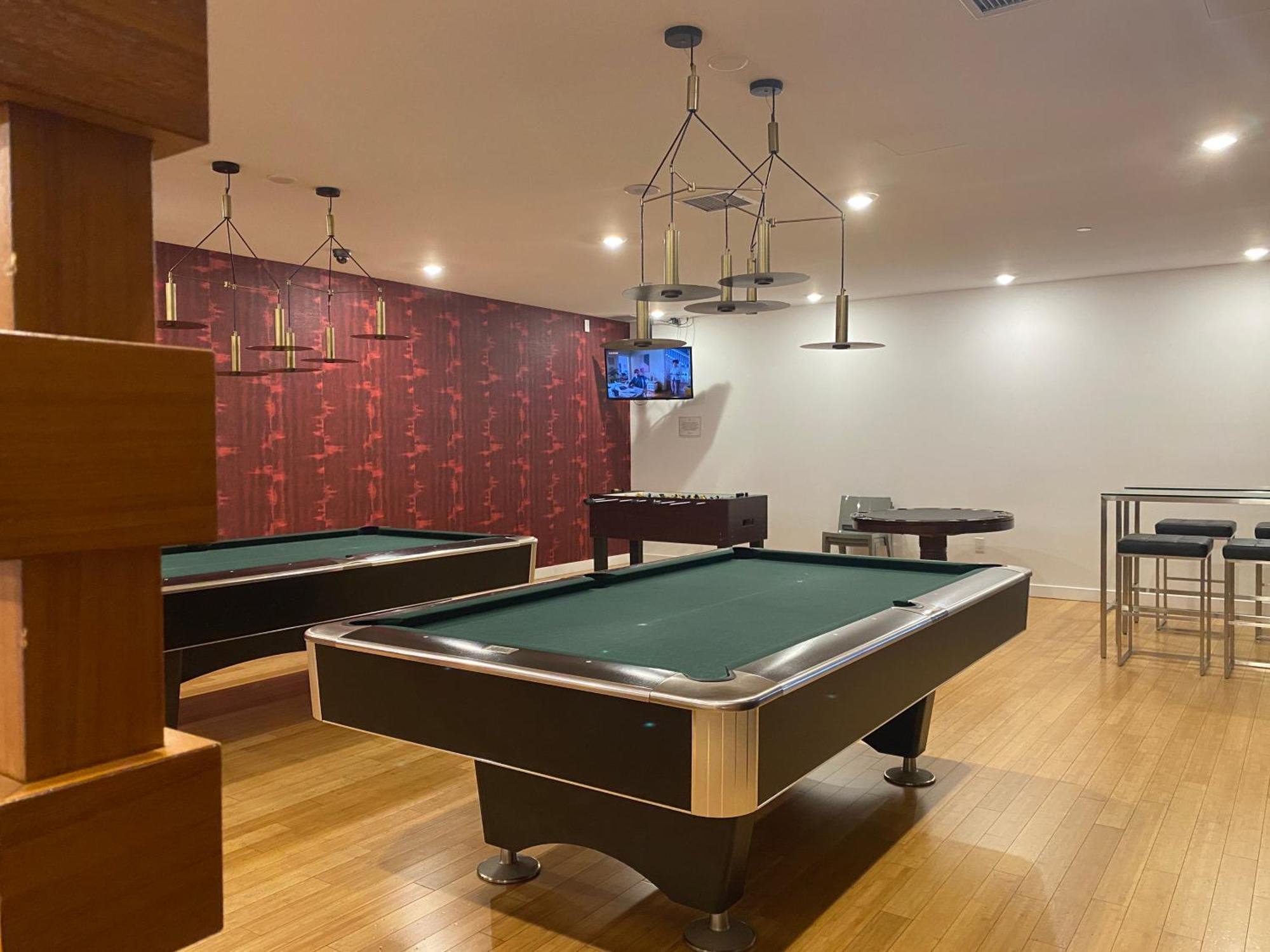 Family Oriented Downtown Toronto 2Bdrm Condo With Parking & Office Space Екстер'єр фото