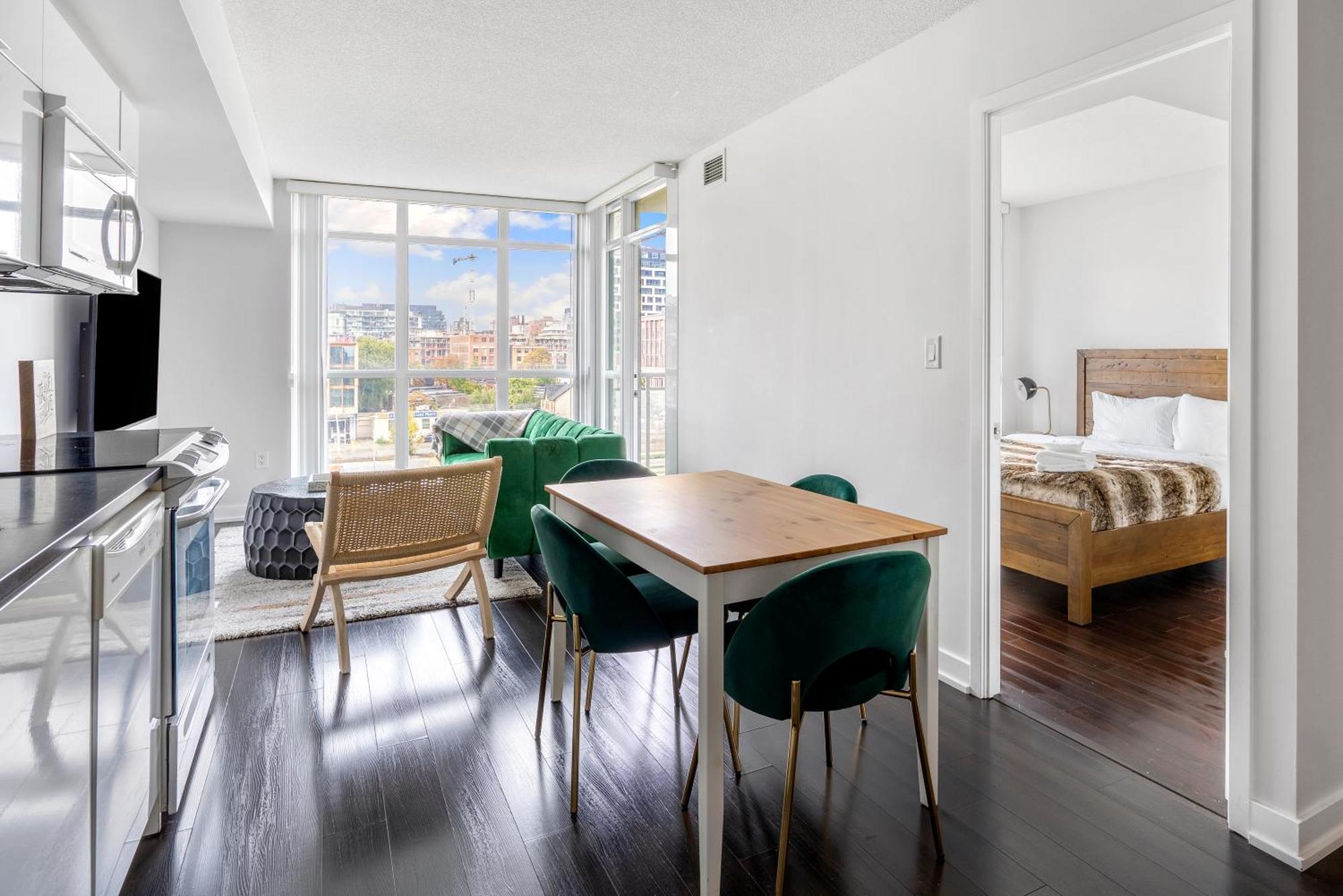Family Oriented Downtown Toronto 2Bdrm Condo With Parking & Office Space Екстер'єр фото